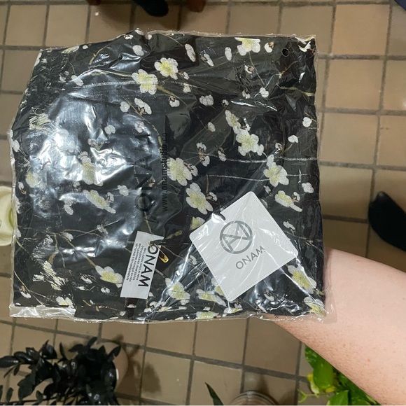 ONAM Fleur Scarf (in Night Botanical) - NWT - Picture 6 of 7